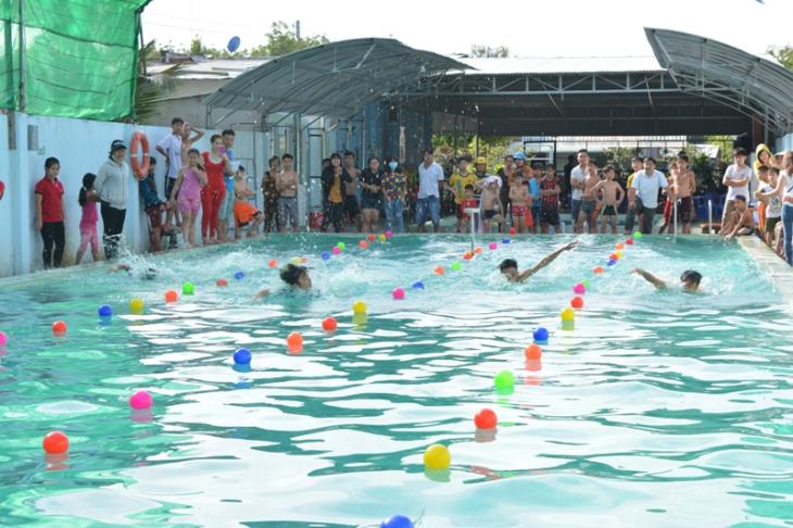 Giải bơi lội tranh cúp Trà My mừng Đảng, mừng xuân Đinh Dậu năm 2017 xã Suối Dây  